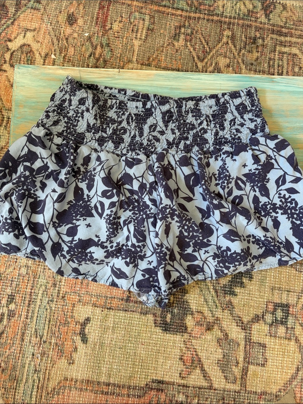 Smocked High-Waist Floral Shorts - Blue/Black